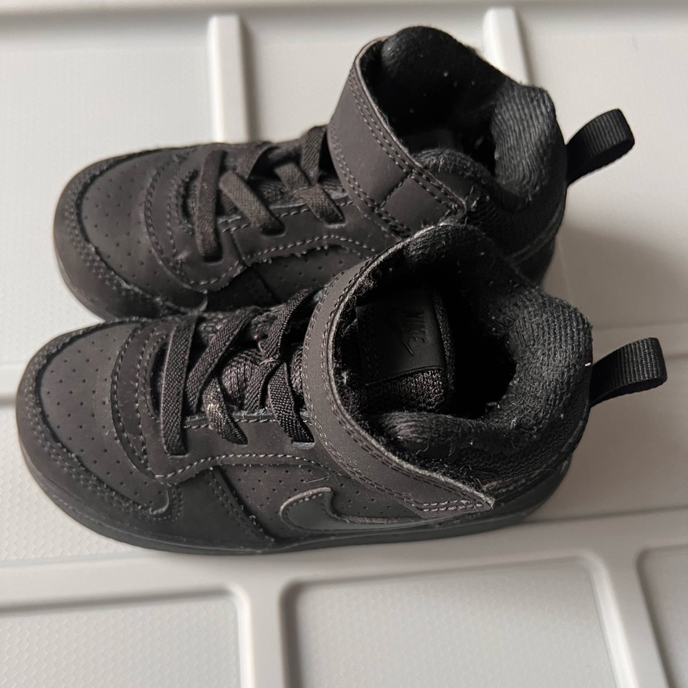 Black Nike toddler sneakers size 8c